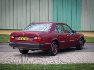 Bild 5/23 von Mercedes-Benz 200 E-16 (1993)