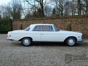 Image 32/50 de Mercedes-Benz 280 SE 3,5 (1971)