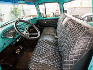 Image 9/38 of Chevrolet Apache Stepside (1958)