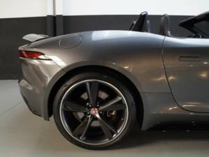 Image 30/50 of Jaguar F-Type (2019)