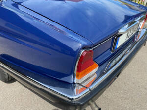 Image 12/36 of Jaguar XJ 6 4.2 (1984)