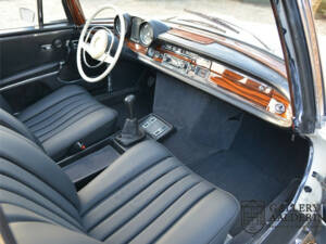 Image 39/50 of Mercedes-Benz 280 SE 3,5 (1971)