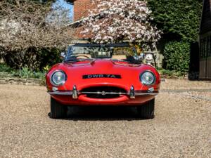 Immagine 25/42 di Jaguar E-Type (1968)