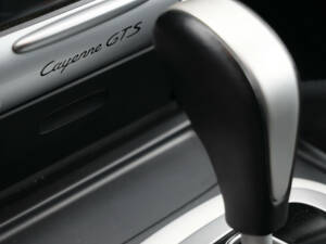 Image 58/75 of Porsche Cayenne GTS (2009)