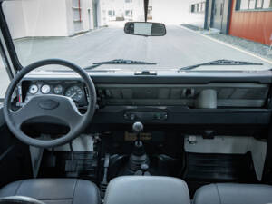 Image 60/97 of Land Rover Defender 90 (1995)