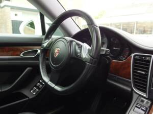 Image 54/98 of Porsche Panamera S (2010)