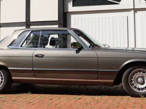 Image 38/59 of Mercedes-Benz 500 SLC (1980)