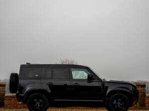 Image 21/50 of Land Rover Defender 110 V8 &quot;Bond Edition&quot; (2021)