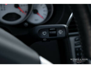 Image 23/34 of Porsche 911 Carrera S (2005)