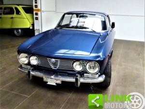 Immagine 3/10 di Alfa Romeo 2000 GT Veloce (1971)