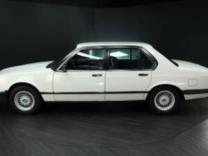 Immagine 3/30 di BMW 735i (1985)