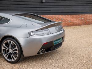 Immagine 29/50 di Aston Martin V12 Vantage (2011)