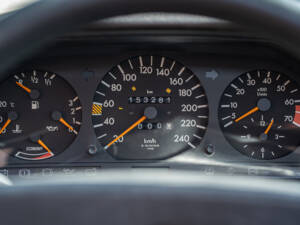 Image 28/40 of Mercedes-Benz 300 CE (1987)