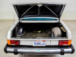 Image 23/50 of Mercedes-Benz 240 D (1976)