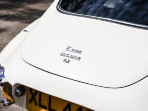 Image 29/33 of Jaguar E-Type (2+2) (1968)