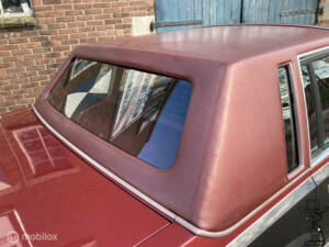 Image 18/50 of Lincoln Town Car (1984)