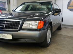 Image 5/36 of Mercedes-Benz 300 SE (1992)