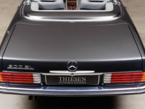 Image 11/44 of Mercedes-Benz 300 SL (1988)