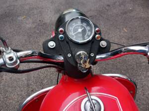Image 7/10 of Moto Guzzi DUMMY (1971)