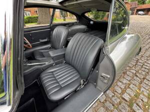 Image 27/30 de Jaguar Type E 4.2 (1965)