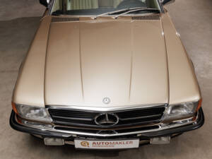 Immagine 3/71 di Mercedes-Benz 420 SL (1988)