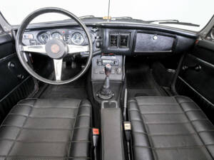 Image 7/50 of MG MGB (1976)