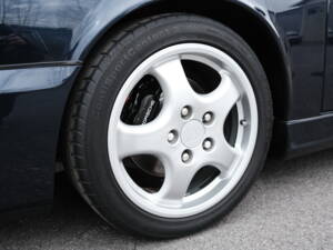 Image 12/97 of Porsche 911 Carrera 4 (1991)