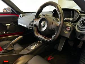 Image 39/40 of Alfa Romeo 4C (2016)