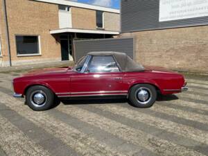 Image 14/50 of Mercedes-Benz 230 SL (1966)