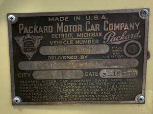 Image 30/75 of Packard One-Twenty (1936)