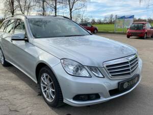 Image 7/27 of Mercedes-Benz E 200 CDI BlueEFFICIENCY T (2010)