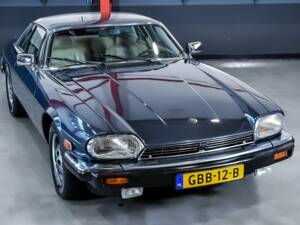 Image 4/7 of Jaguar XJS 5.3 V12 (1988)