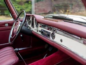 Image 14/46 of Mercedes-Benz 250 SL (1967)