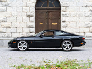 Immagine 8/42 di Jaguar XKR (2003)