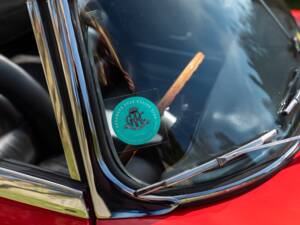 Image 30/44 of Jaguar E-Type 3.8 (1962)