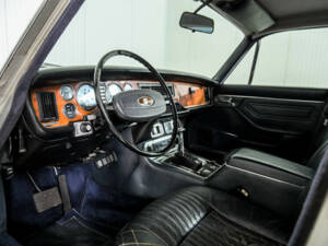 Image 11/50 of Jaguar XJ 12 L (1975)