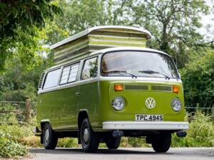 Image 19/47 of Volkswagen T2b Camper (1977)