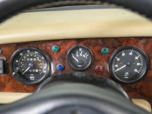 Immagine 13/50 di MG RV8 (1991)
