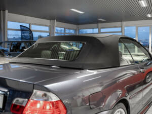 Image 22/24 of BMW 318Ci (2003)