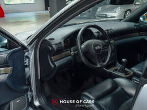 Image 15/25 de Audi RS4 Avant (2001)