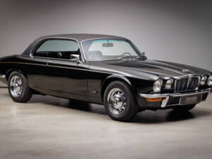 Image 4/35 de Jaguar XJ12c (1978)