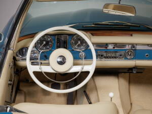 Image 30/38 of Mercedes-Benz 250 SL (1967)