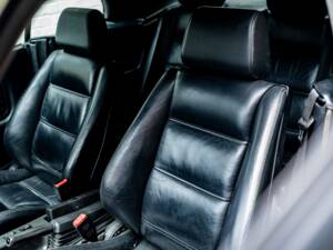 Bild 29/47 von BMW 320i (1990)