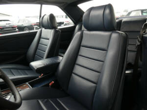 Imagen 11/26 de Mercedes-Benz 560 SEC (1987)