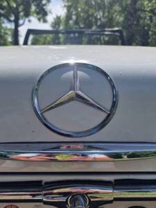 Image 40/100 de Mercedes-Benz 250 SL (1967)