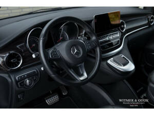 Image 4/28 of Mercedes-Benz V 300 d (2020)