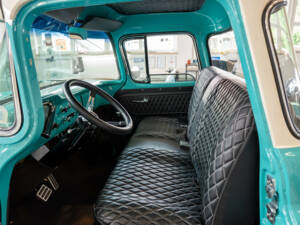 Image 16/38 of Chevrolet Apache Stepside (1958)