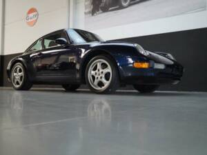 Image 22/50 of Porsche 911 Carrera (1995)