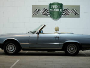 Image 2/26 de Mercedes-Benz 280 SL (1983)