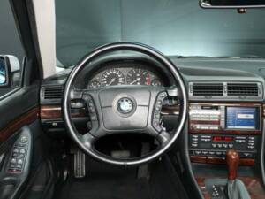 Bild 11/30 von BMW 750i (1999)